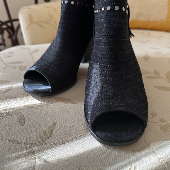 Paul Green Sydney Sandal Shoes, Studded, Never Worn - Picture 8 of 11